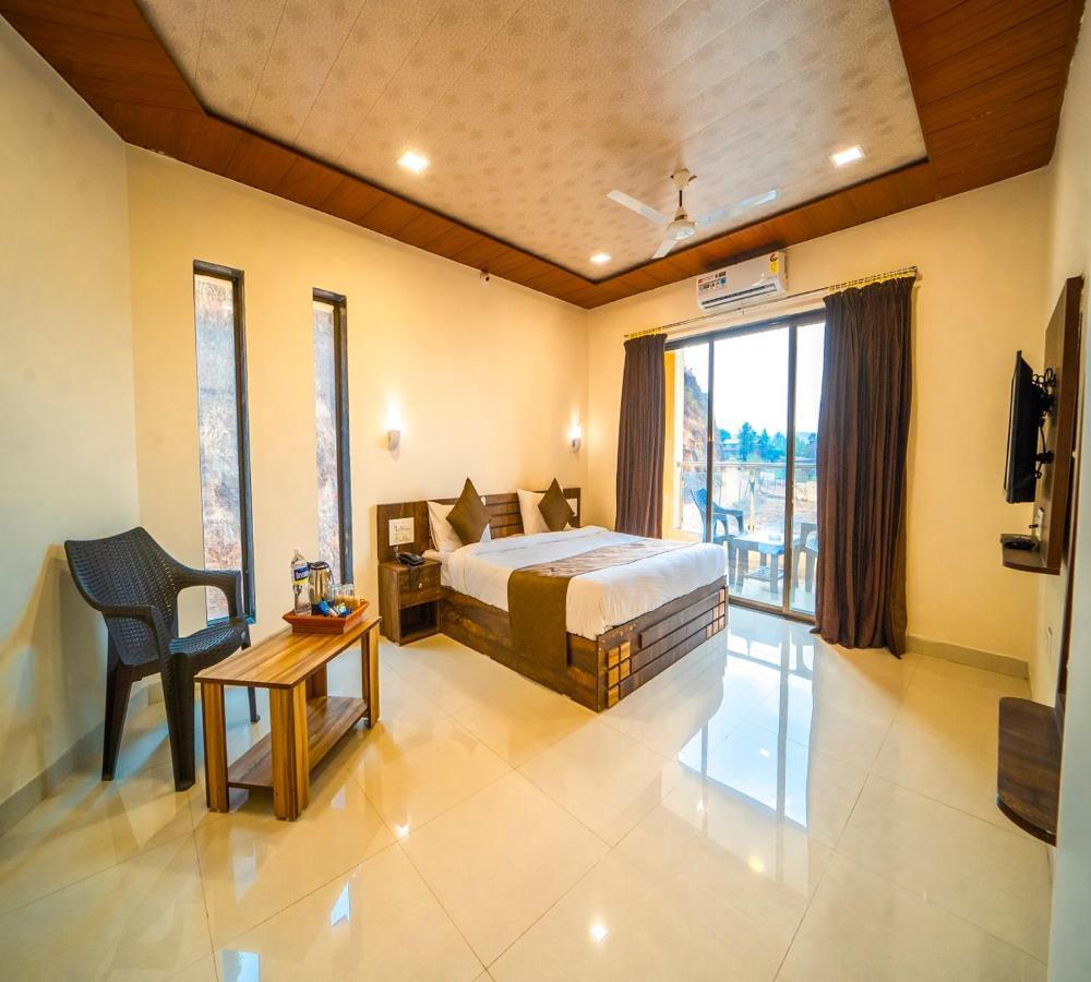 Vrindavan Resort มหาบาเลชวาร์ ภายนอก รูปภาพ