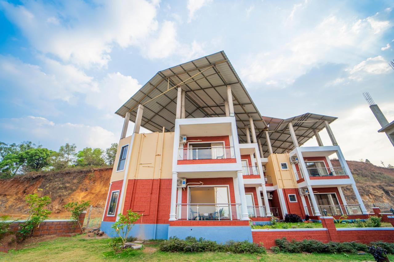 Vrindavan Resort มหาบาเลชวาร์ ภายนอก รูปภาพ